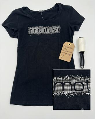 T-Shirt Nera Motivi Vintage Y2K - Logo con Strass