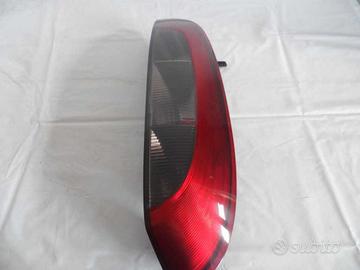 FANALE POSTERIORE SX A LED INTEGRATO NEL PORTELLON