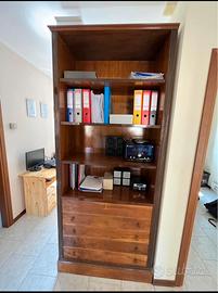 a chi viene a prenderlo librerie e acrivania