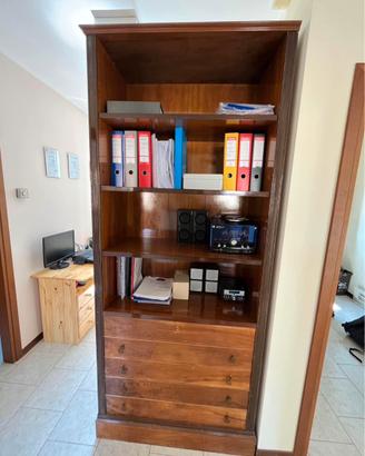 a chi viene a prenderlo librerie e acrivania