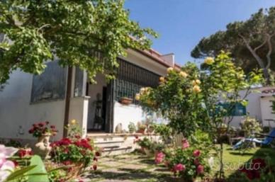 ARDEA TRILOCALE ARREDATO Con GIARDINO PRIVATO