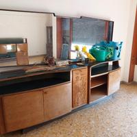 Mobile antico con specchio