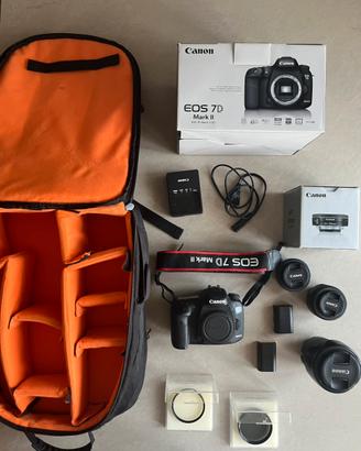 Canon EOS 7D mark II con set di attrezzatura