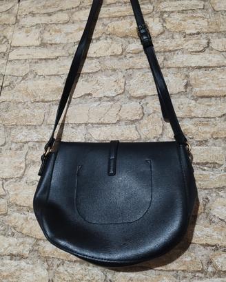 borsa nera in pelle Carpisa 