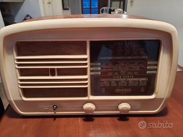 Radio Epoca Minerva modello 535/2