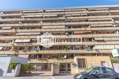 Ampio quadrilocale con doppio balcone