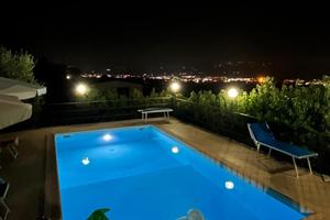 Camera con uso piscina