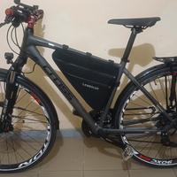 Bici da 28 telaio L marca Cross