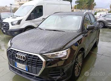 AUDI Q3 35 TDI S tronic Business Sport