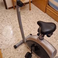 Cyclette con  monitor e cardiofrequenzimetro