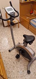 Cyclette con  monitor e cardiofrequenzimetro