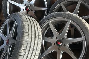 Japan racing 18x8.5 et 30 5x110(giulietta)