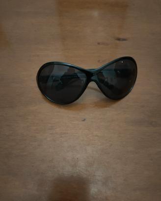 occhiali da sole vintage Prada 
modello oversize 
