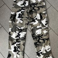 Pantaloni cargo mimetici