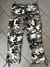 Pantaloni cargo mimetici