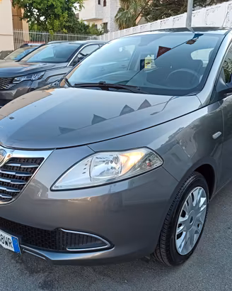Lancia Ypsilon 1.2 69 CV 5 porte S&S Gold