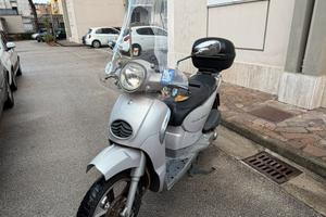 Scooter Aprilia scarabeo 200