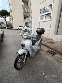 Scooter Aprilia scarabeo 200