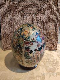 Uovo in ceramica decorato cinese 