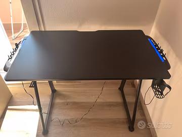 Scrivania da gaming con Led + sedia