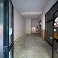 Locale commerciale angolare