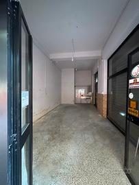 Locale commerciale angolare