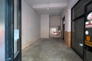 Locale commerciale angolare