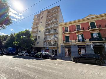 MULTILOCALE A NAPOLI
