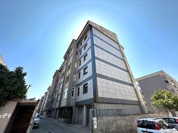 Quadrivano con box auto in zona Luna e Sole