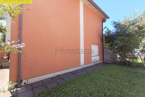 Casa singola con 2 appartamenti a Peseggia - RIF82