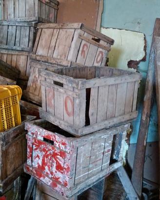  20 cassette in legno usate, robuste e da sistemar