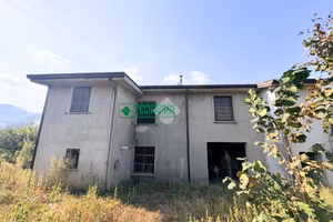 CASA SEMINDIPENDENTE A MONTEFORTE IRPINO