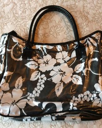 Borsa da spiaggia in plastica.