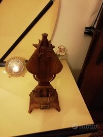 orologio particolare  e scultura  Fatta  a mano