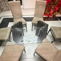 Tavolo da pranzo in vetro con piedi in marmo