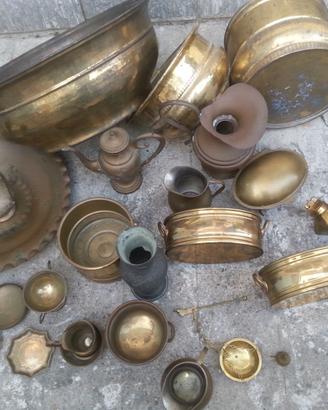 Lotto  ottone : portavasi, versatoi, oggetti vari