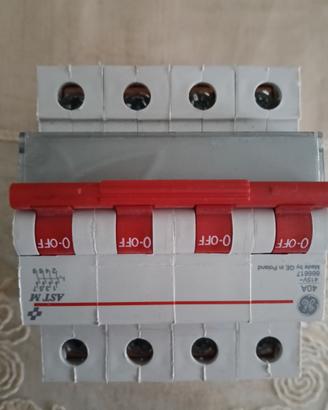 Interruttore trifase 40A