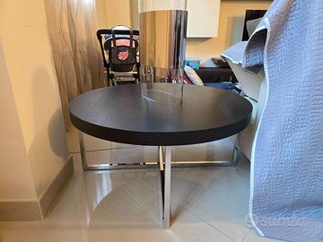 Tavolino da soggiorno e lampada