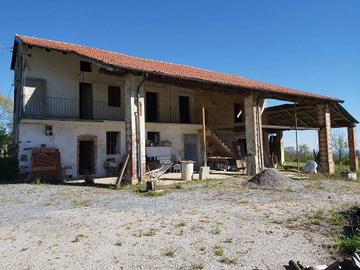 Rustico / Casale di 170 m² con più di 5 locali a P