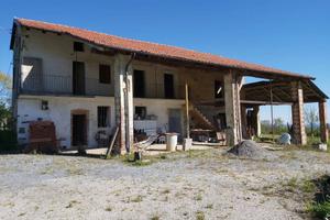 Rustico / Casale di 170 m² con più di 5 locali a P
