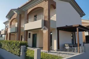 VILLA A SCHIERA A ISOLA VICENTINA
