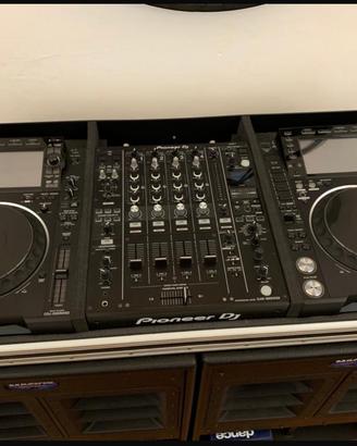 PIONEER CDJ 2000 nexus 2  piu mixer 900 nexus