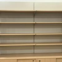 scaffale modulare in legno e metallo