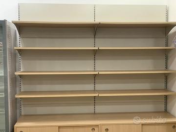 scaffale modulare in legno e metallo