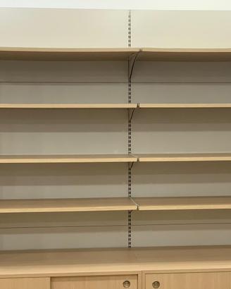 scaffale modulare in legno e metallo