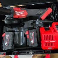 SMERIGLIATRICE  MILWAUKEE 18V