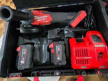 SMERIGLIATRICE  MILWAUKEE 18V