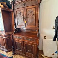 Armadio antico in legno intagliato - credenza