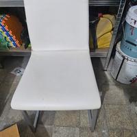 sedia bianca in pelle