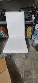 sedia bianca in pelle